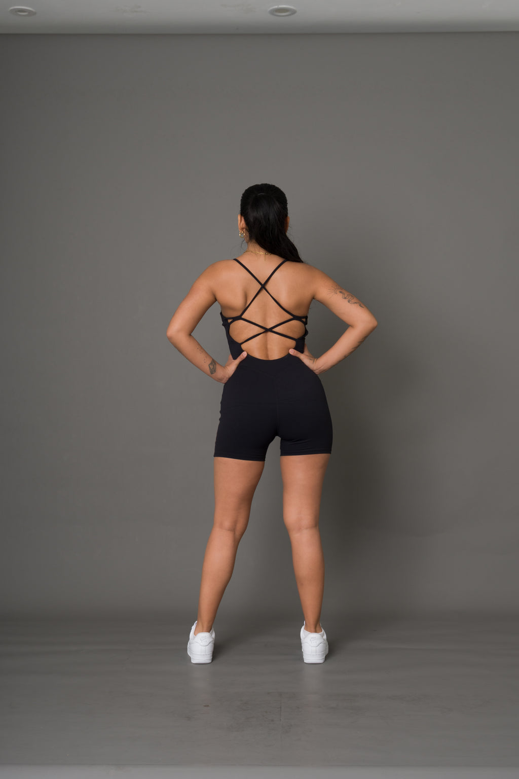 Enterizo short espalda cruzada NEGRO